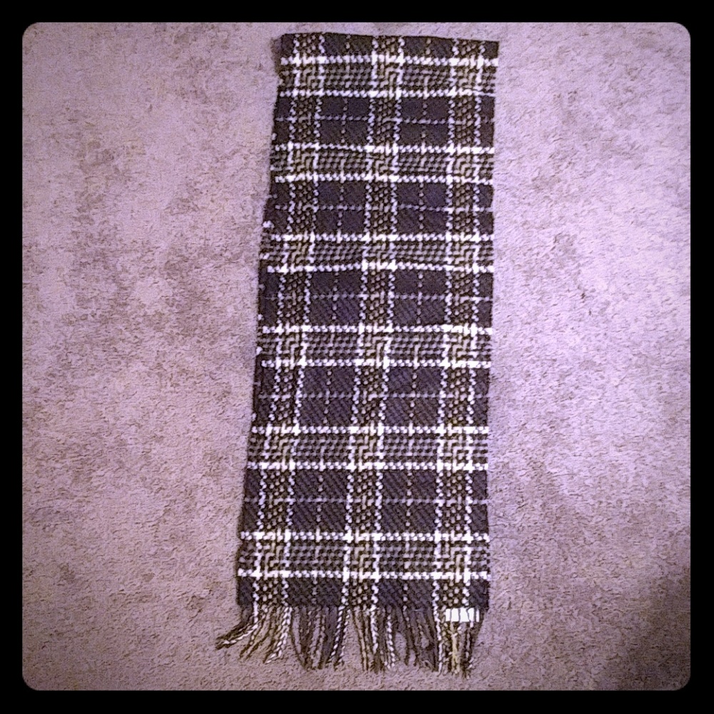 NWT D&Y Unisex Softer Than Cashmere Scarf